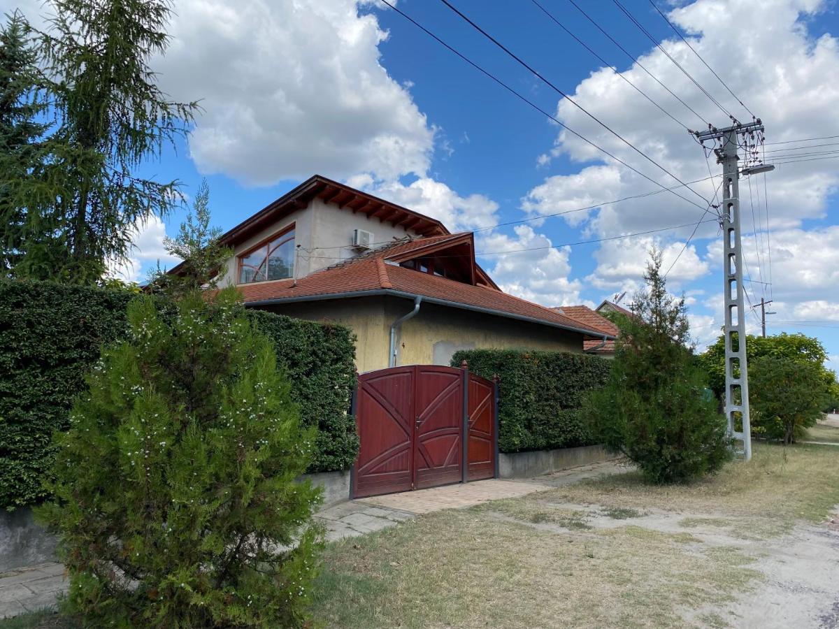 Ferienwohnung Nyugalom Szigete Haz Lakitelek Exterior foto
